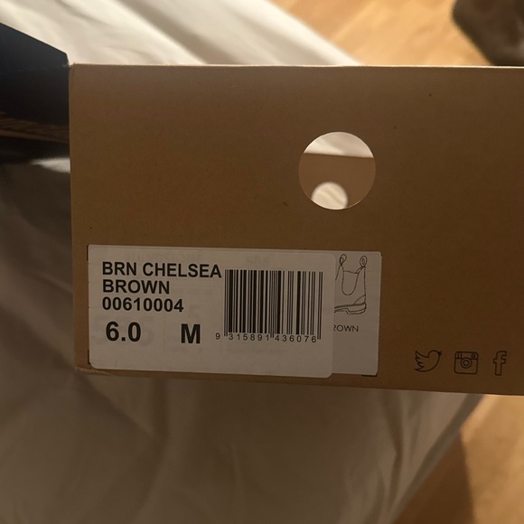 Blundstone Brown Chelsea Boots - Picture 9 of 9